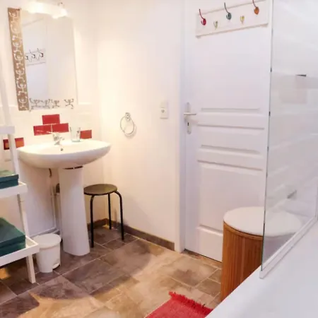 Apartment Charming T3 With Parking Near The Ocean